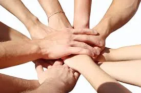 Семья помогает в объединении людей. Учится прощению себя и других, преодолевая критицизм, рождая радость.